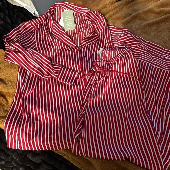 H&M Red and White Striped Pajama Set - Picture 6 of 11